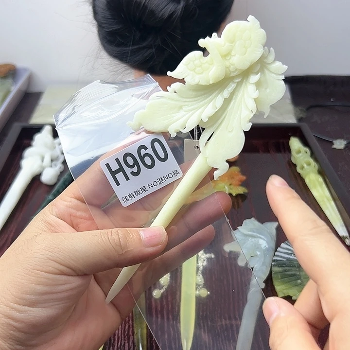 蛇纹石玉发饰合金白**颜