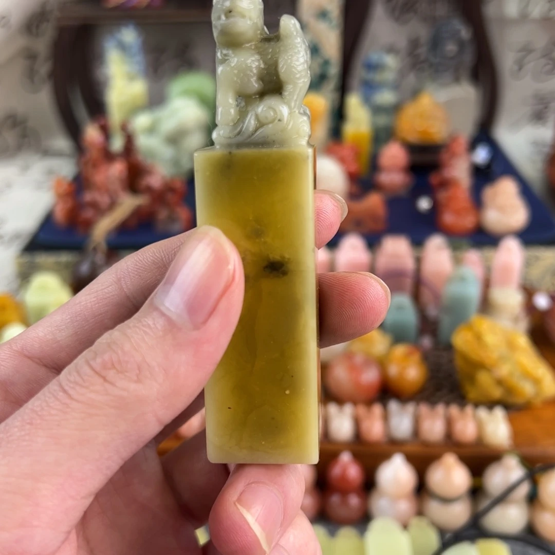 青田石随**安菜花黄麒麟