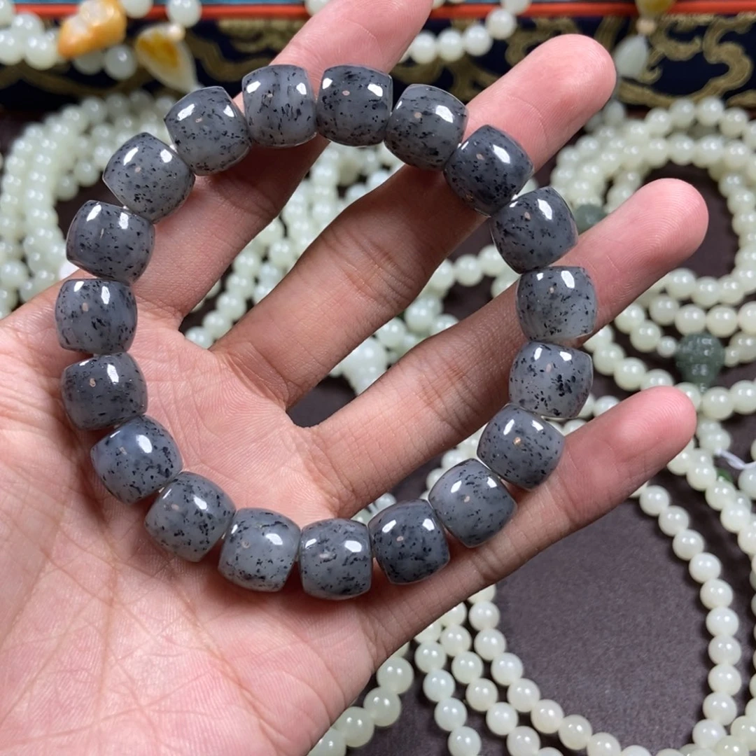 和田玉未镶嵌把件