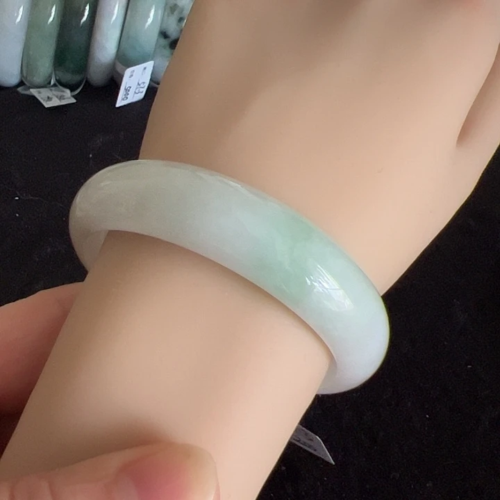 翡翠未镶嵌手镯编号89878圈口56