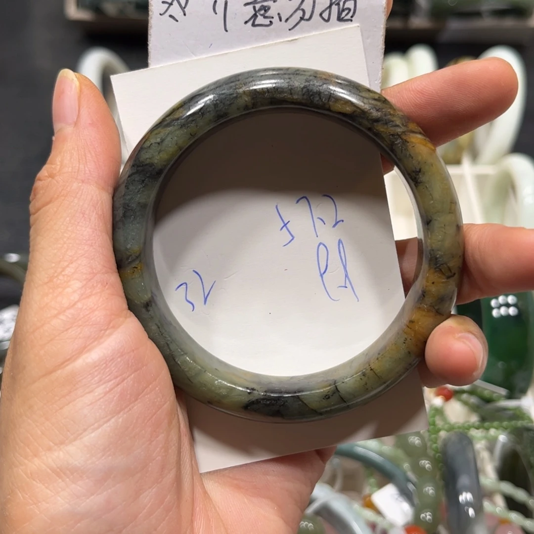蛇纹石玉未镶嵌手镯