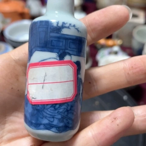 粉彩手把件鼻烟壶