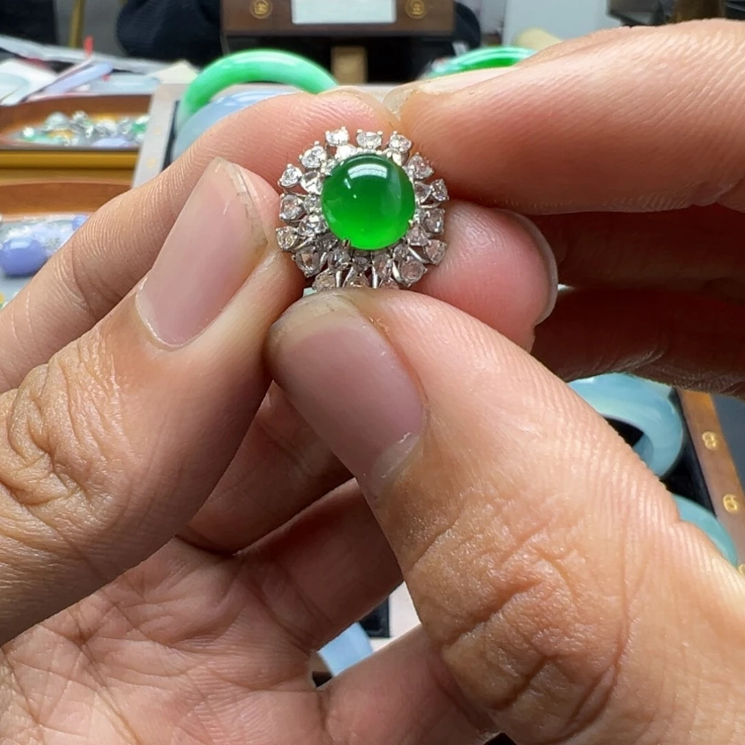 翡翠手镯未镶嵌戒指