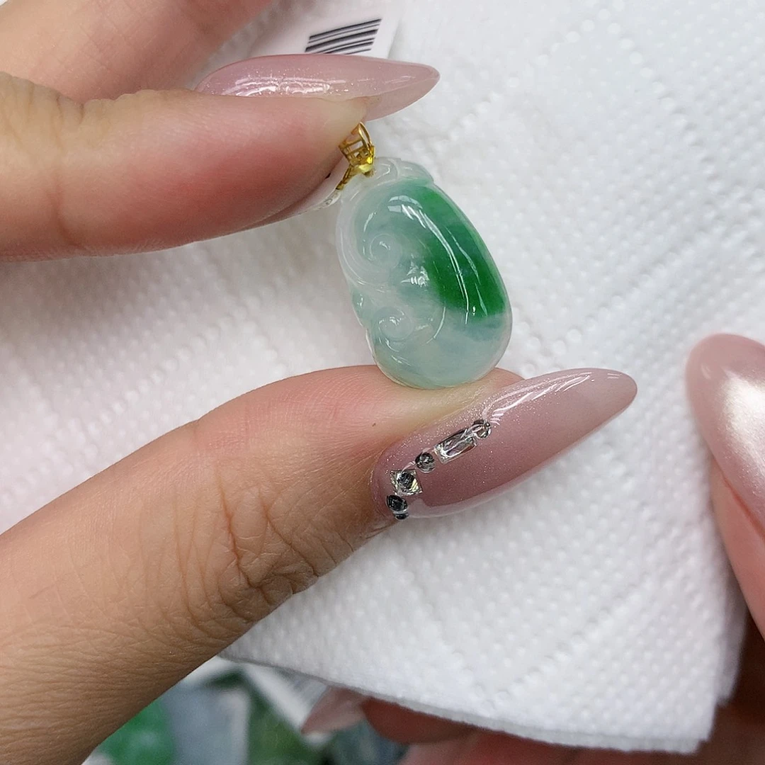 颈饰18K金镶嵌翡翠