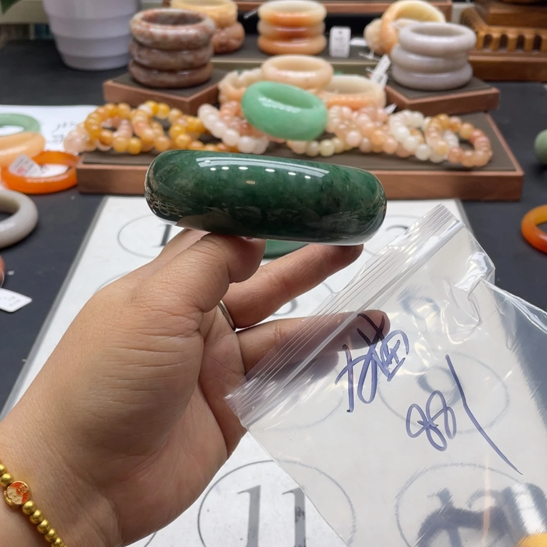 有***猫石英岩玉未镶嵌手镯