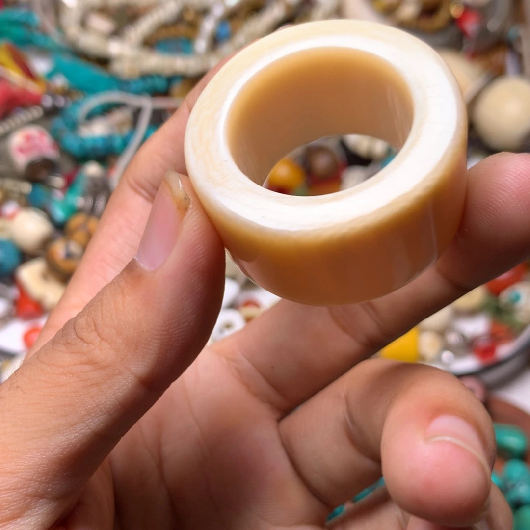 琉璃颈饰藏传小元素