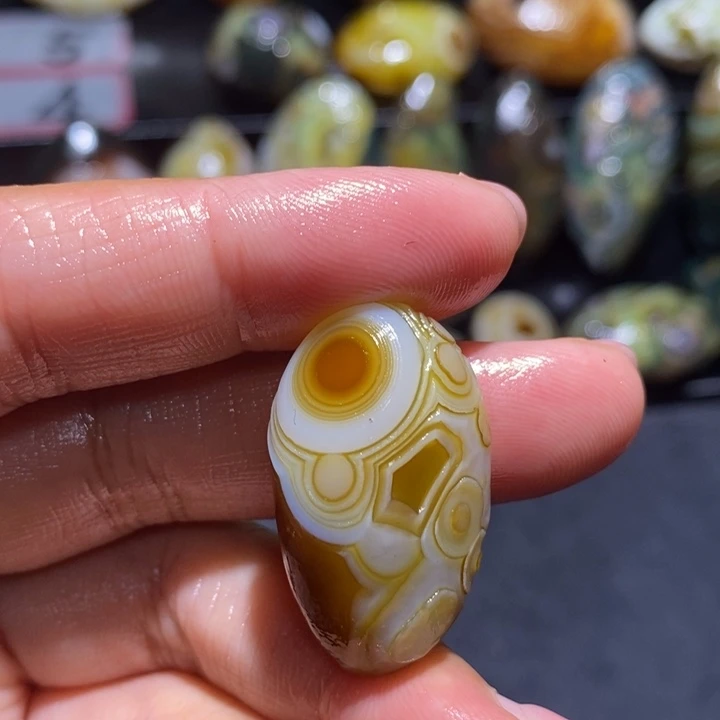 玛瑙/玉髓未镶嵌珠宝奇石140