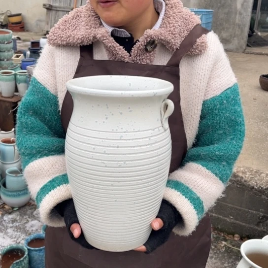 红陶口20高32瑕疵