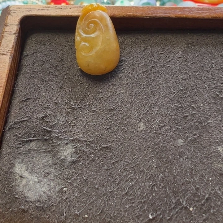 定制翡翠未镶嵌福利翡翠吊坠有包容