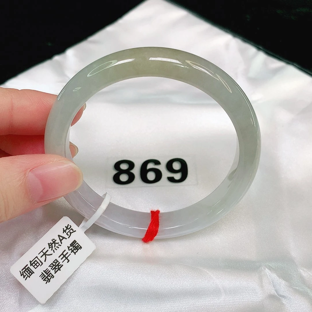 翡翠手镯未镶嵌翡翠手镯未镶嵌
