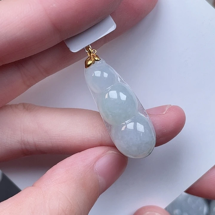 翡翠18K金镶嵌颈饰豆子