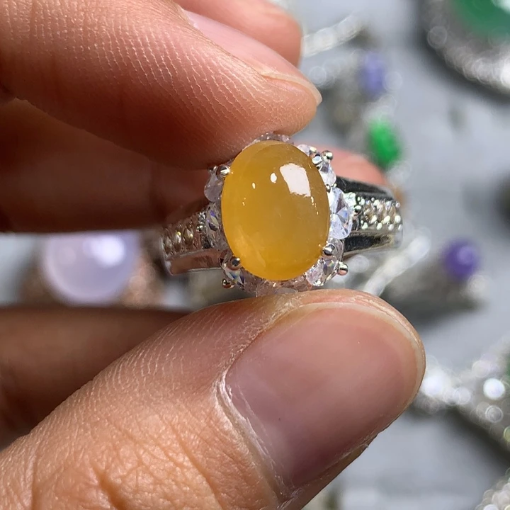 翡翠未镶嵌戒指铜托，卖裸石，需要二次镶嵌