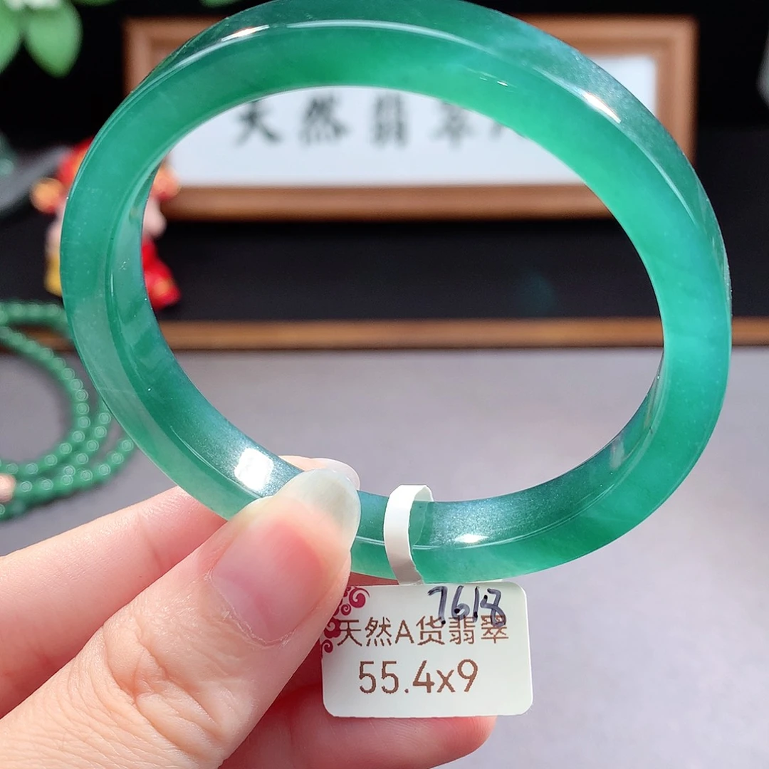 未镶嵌手镯（圆镯）翡翠