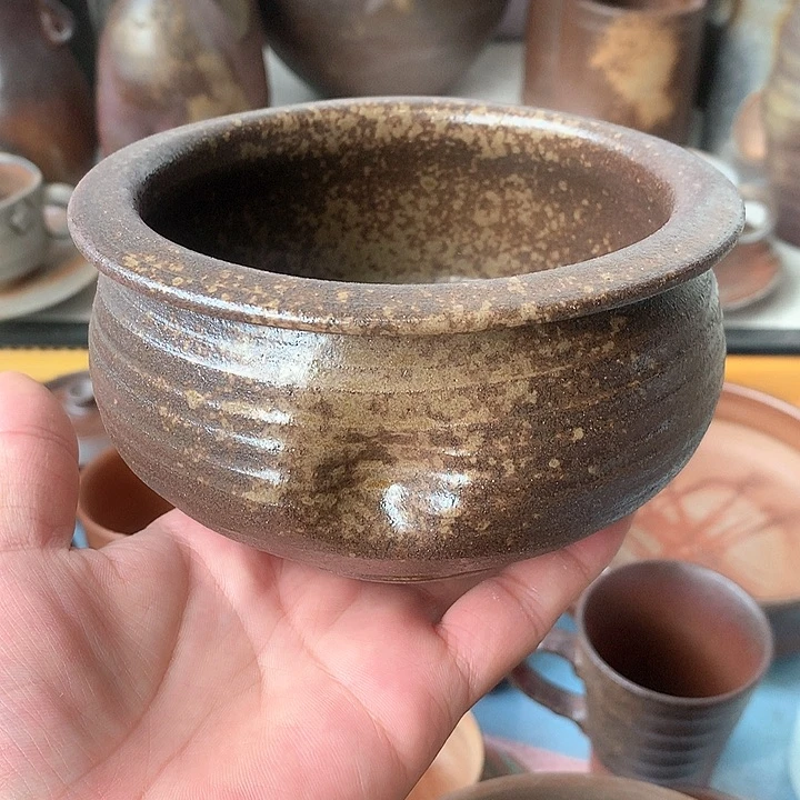 陶瓷材料制作而成