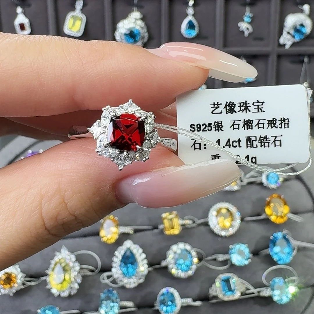 银S925镶嵌石榴石戒指1.4