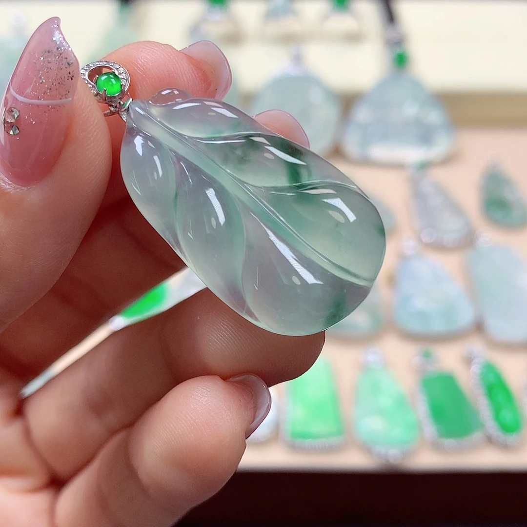 翡翠颈饰18K金镶嵌初*✨翡翠