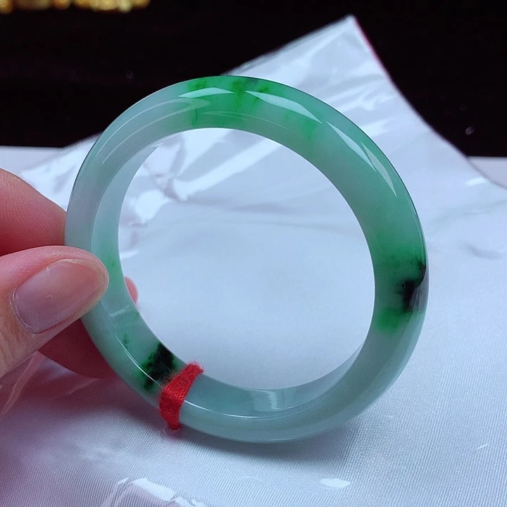 翡翠手镯未镶嵌54圈