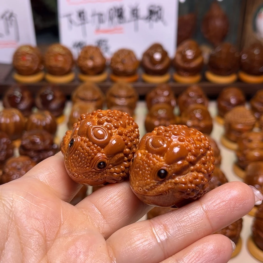 橄榄核把件元宝金蟾一对