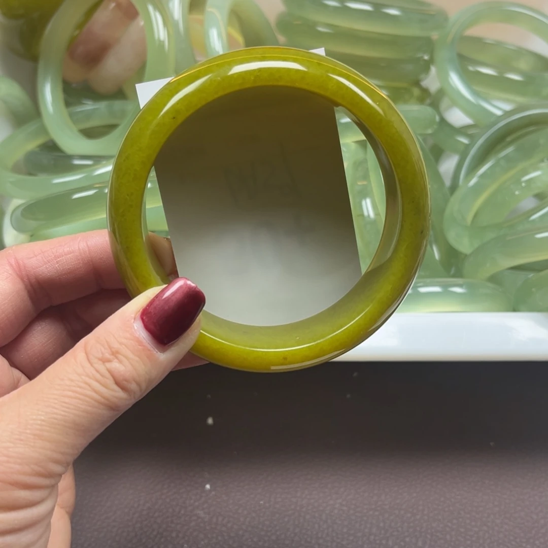 蛇纹石玉手镯未镶嵌?***.