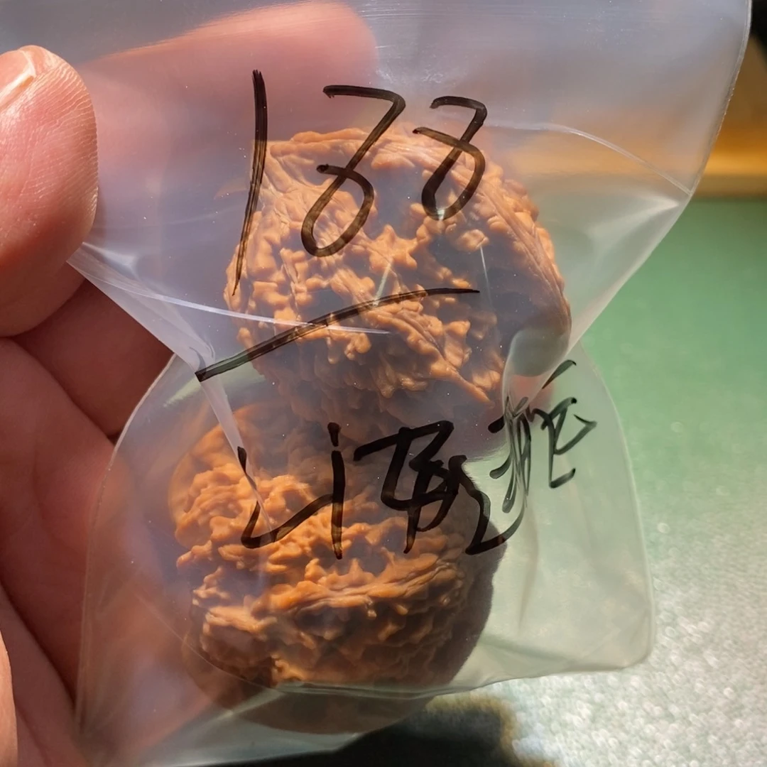 吊坠桃核L****运满天星与宇宙万物是