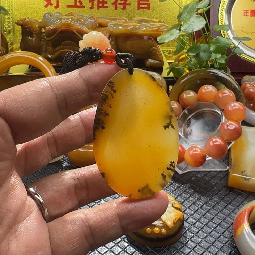 石英质玉未镶嵌颈饰