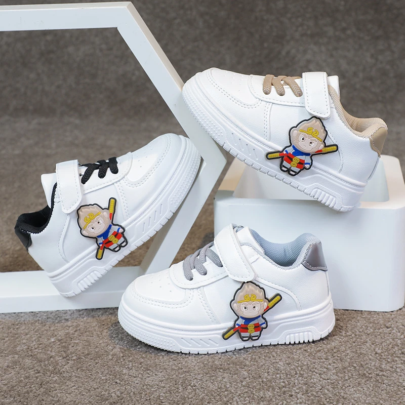 2025春秋季卡通宝宝板鞋皮面男童女童防水休闲单鞋幼儿园运动鞋子