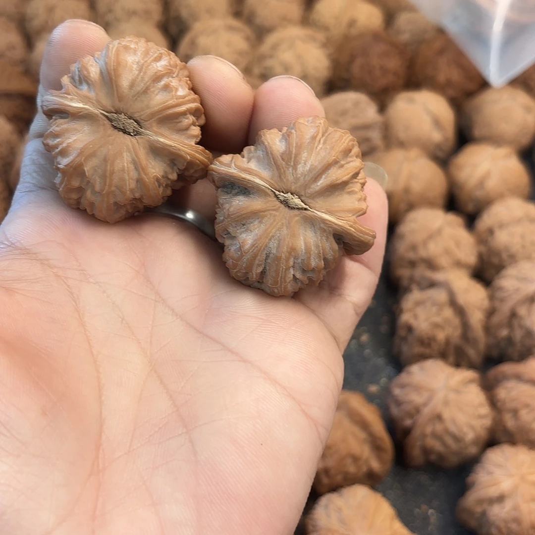 $***$文玩核桃吊坠白狮子