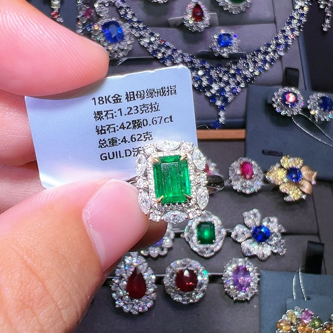 祖母绿戒指18K金镶嵌