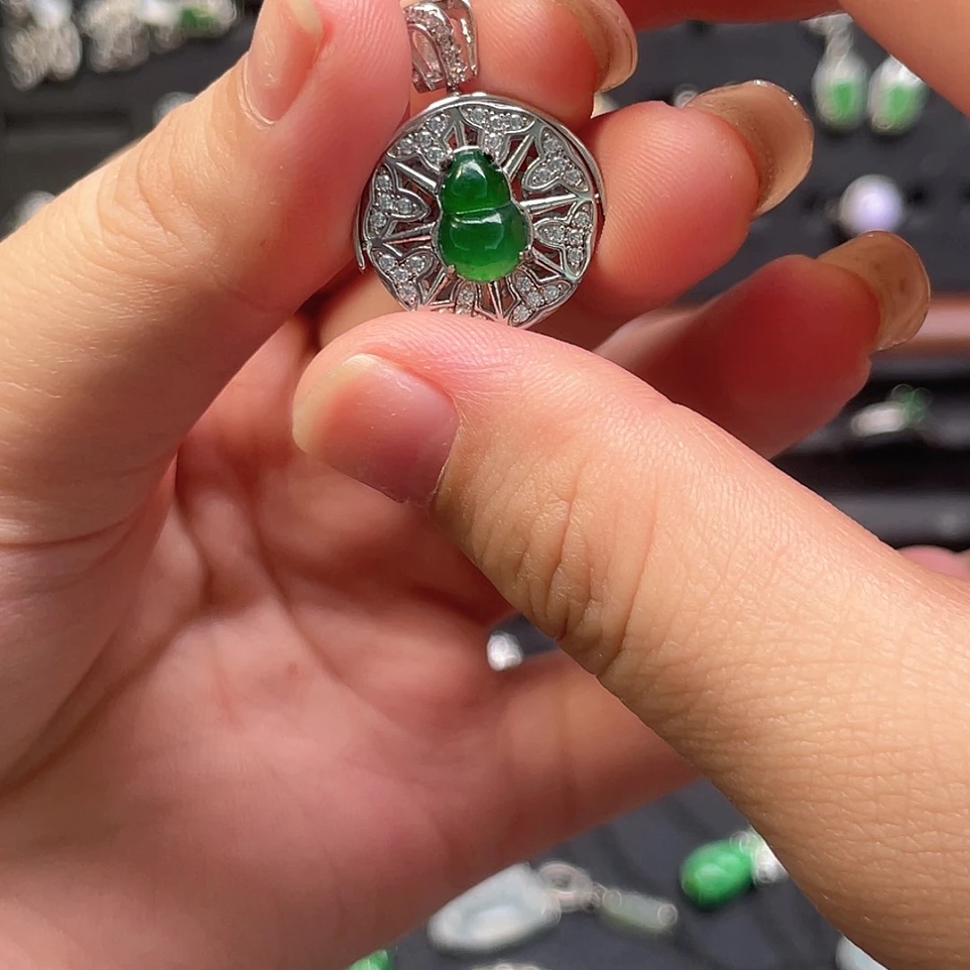 翡翠未镶嵌戒指吊坠