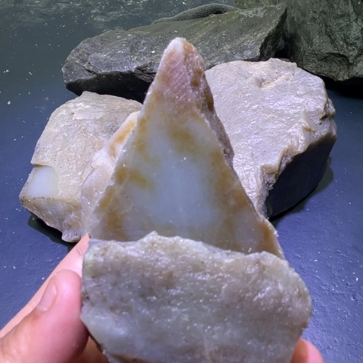 和田玉未镶嵌珠宝半成品