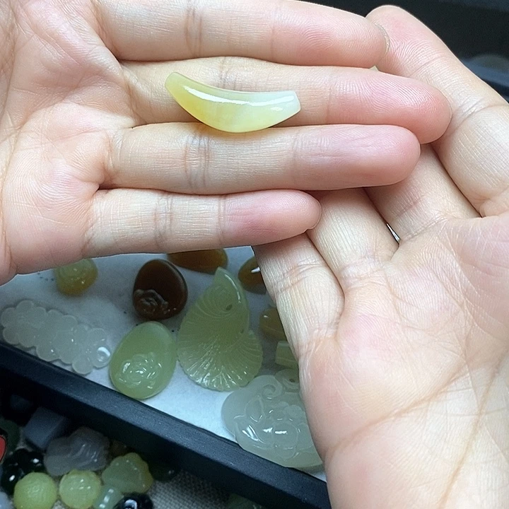 未镶嵌和田玉挂件