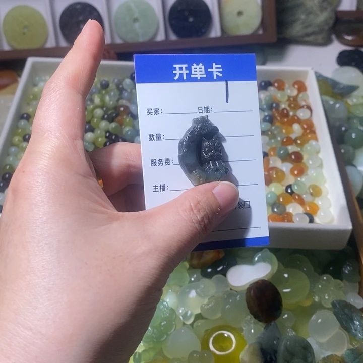 蛇纹石玉合金颈饰