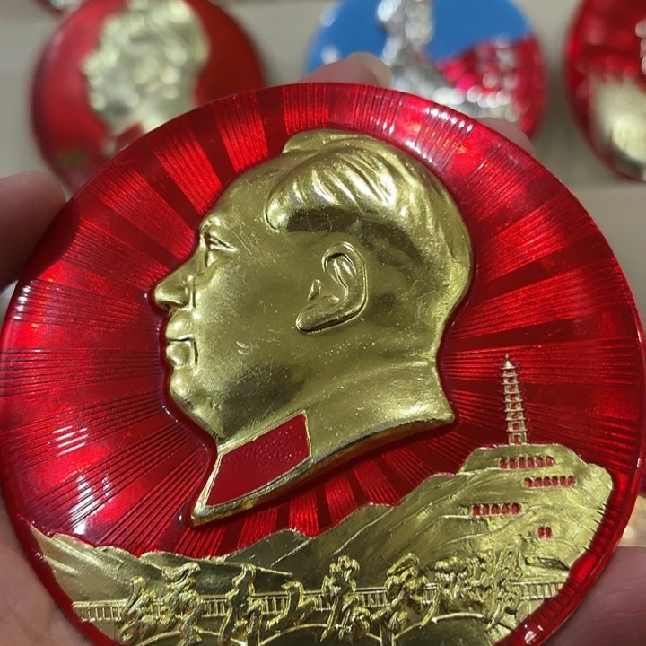 红色收藏包老像章