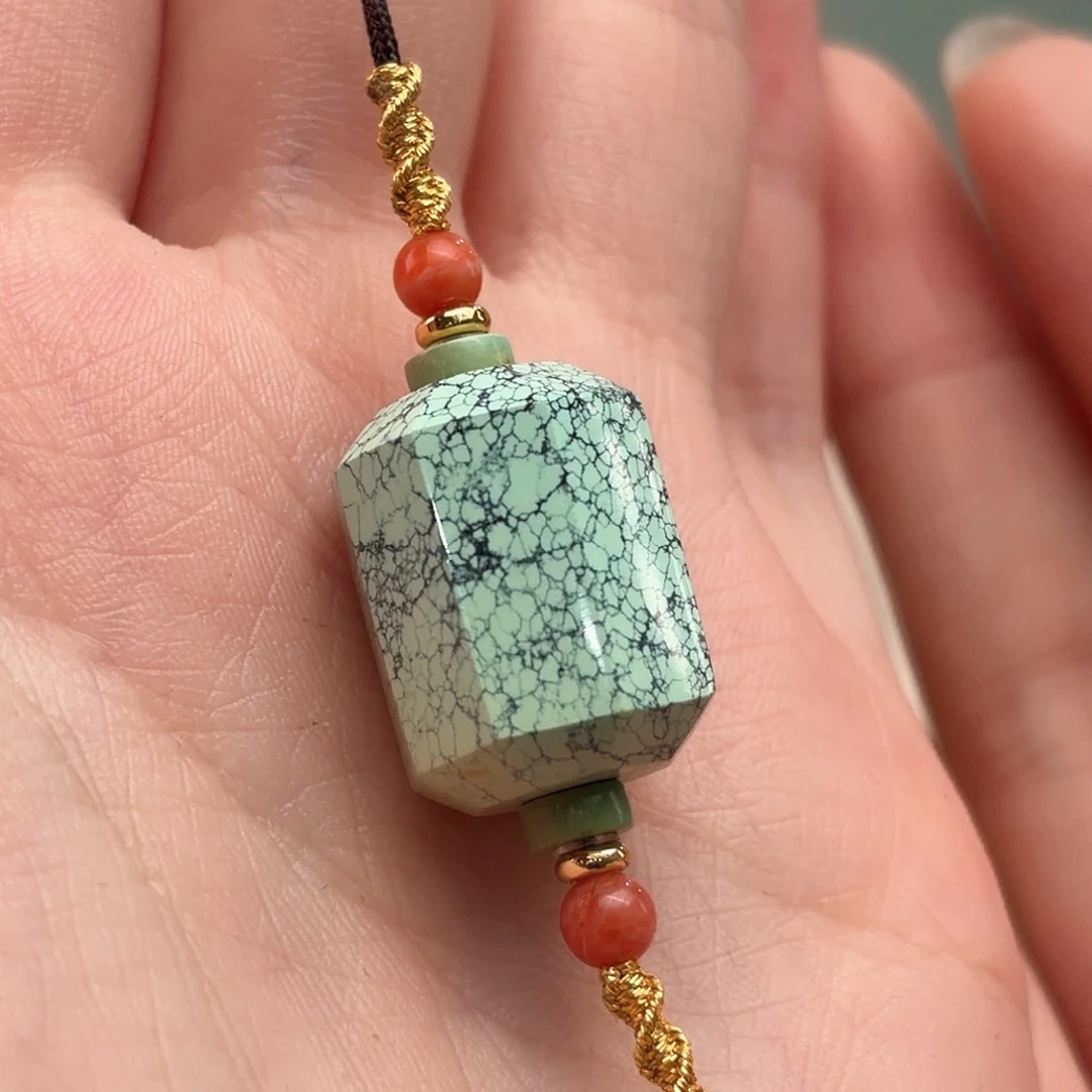 绿松石未镶嵌颈饰