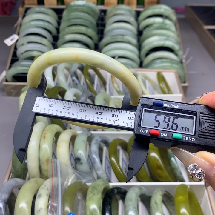 未镶嵌蛇纹石玉手镯35