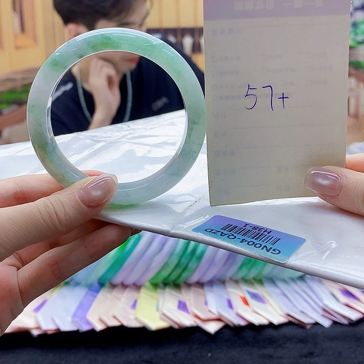 翡翠手镯未镶嵌ghg