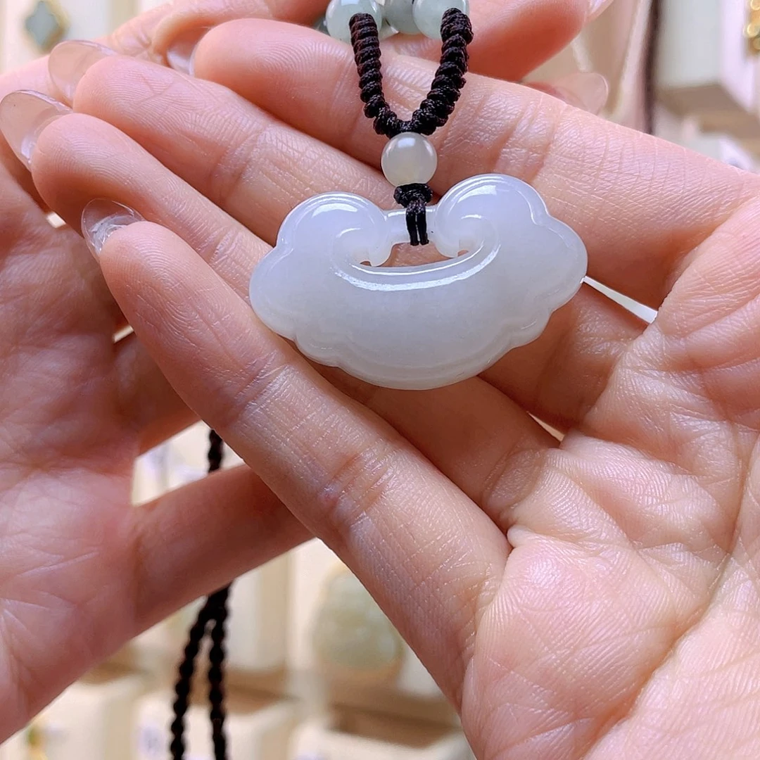 和田玉吊坠(赠链)未镶嵌青*果