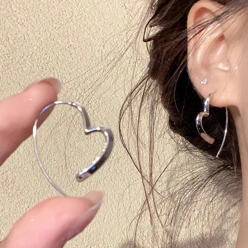 铜合金耳饰 法式高级感爱心耳环冷淡风个性气质耳钉百搭时尚耳饰