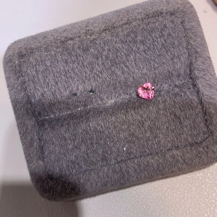 碧玺裸石未镶嵌太****9心五