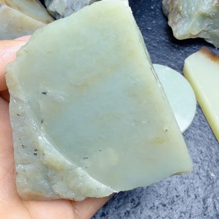 和田玉（糖玉）未镶嵌珠宝奇石