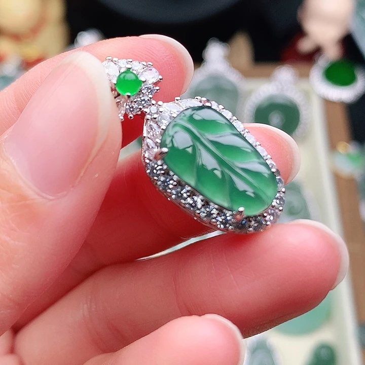 颈饰未镶嵌翡翠吊坠