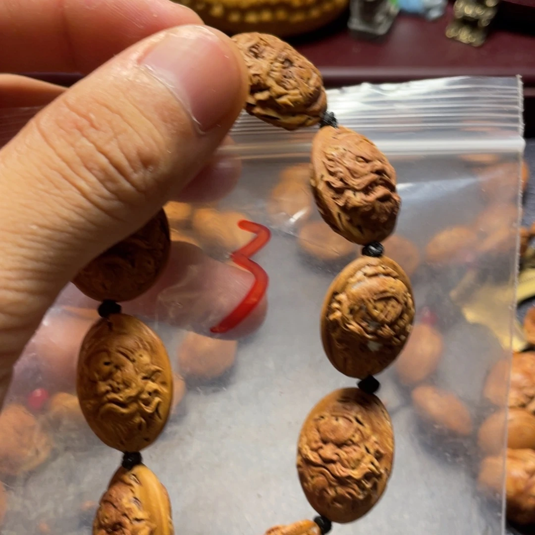 大桃核雕刻瑕疵钟馗头