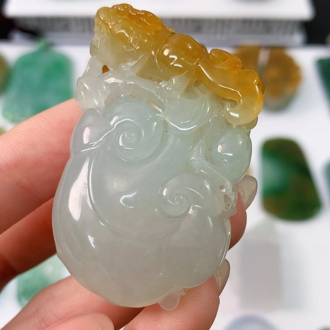 翡翠未镶嵌颈饰如意