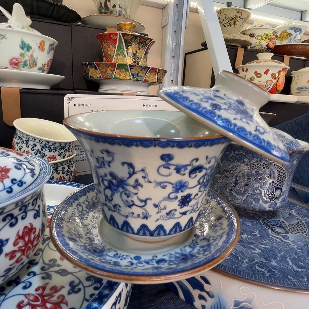 这些盖碗很漂亮！！！