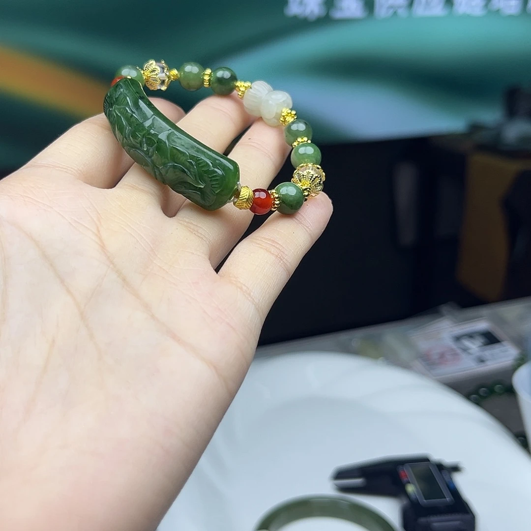 未镶嵌和田玉车挂