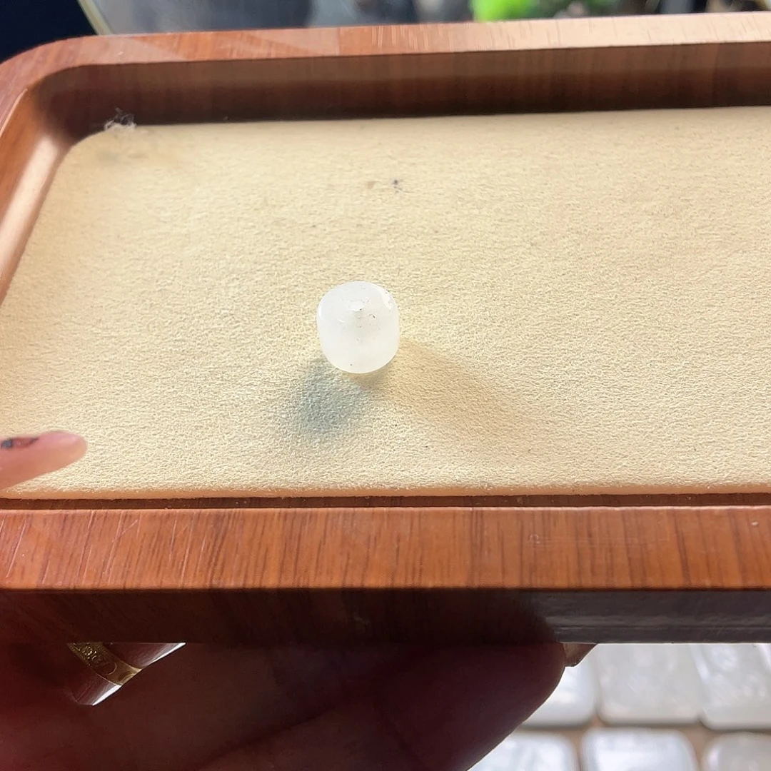 用***8石英质玉（金丝玉）未镶嵌颈饰新疆金丝玉