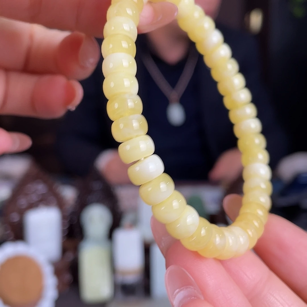 蜜蜡未镶嵌颈饰定制发货