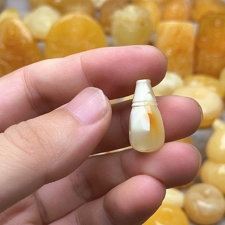 未镶嵌颈饰琥珀琥珀蜜蜡吊坠