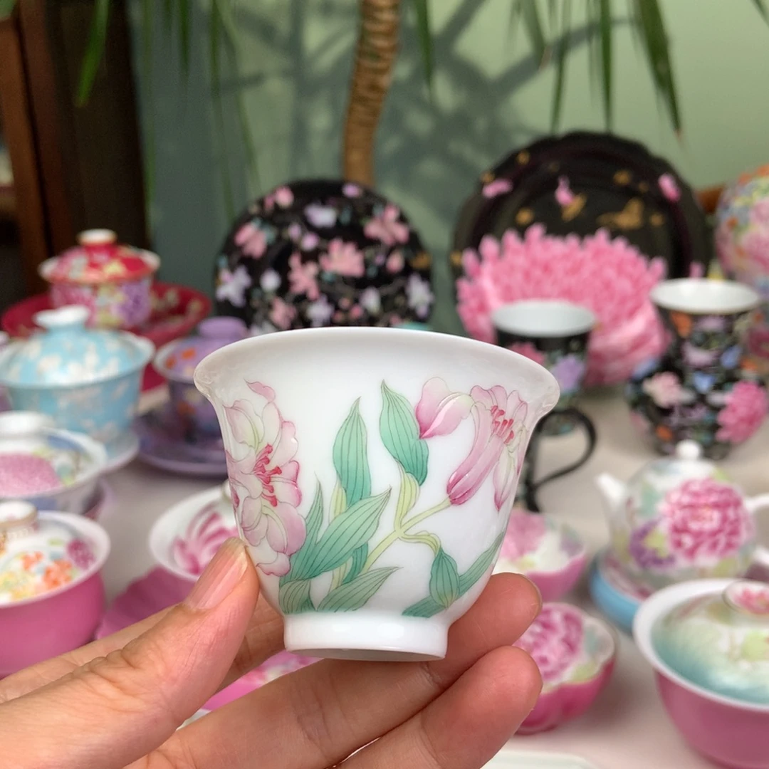 手工手绘百合花盛开
