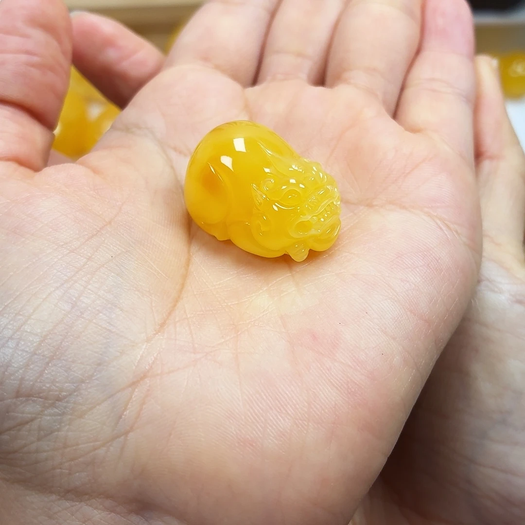 蜜蜡未镶嵌颈饰焦皮妖花貔貅